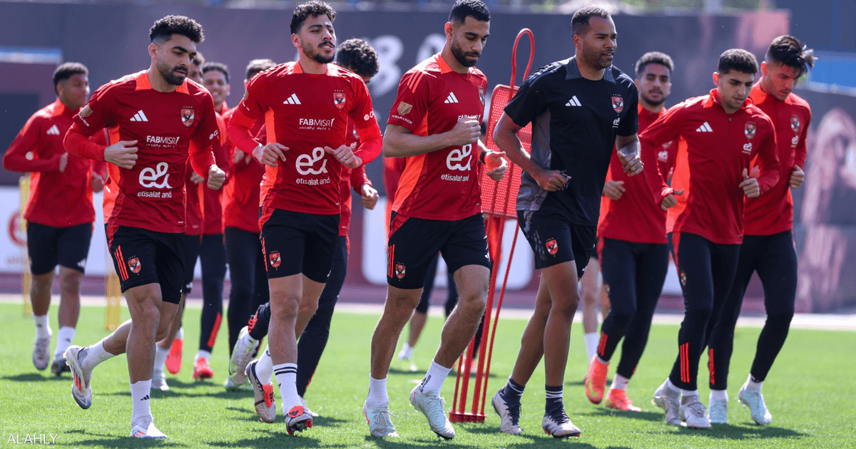 رابطة الأندية المصرية تعاقب الأهلي وتوقف 15 لاعبا