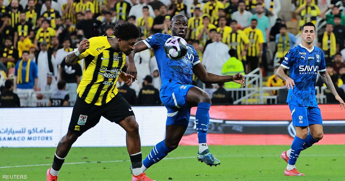 الاتحاد يدك شباك الهلال برباعية ويحلق بصدارة الدوري السعودي