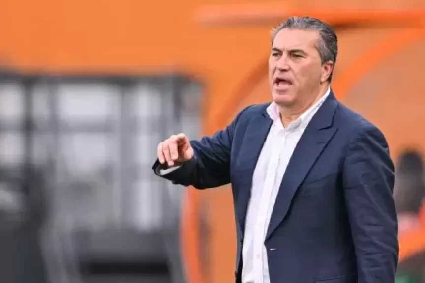 جلسة خاصة من بيسيرو مع نجوم الفريق قبل مباراة الزمالك وإنبي في دوري النيل