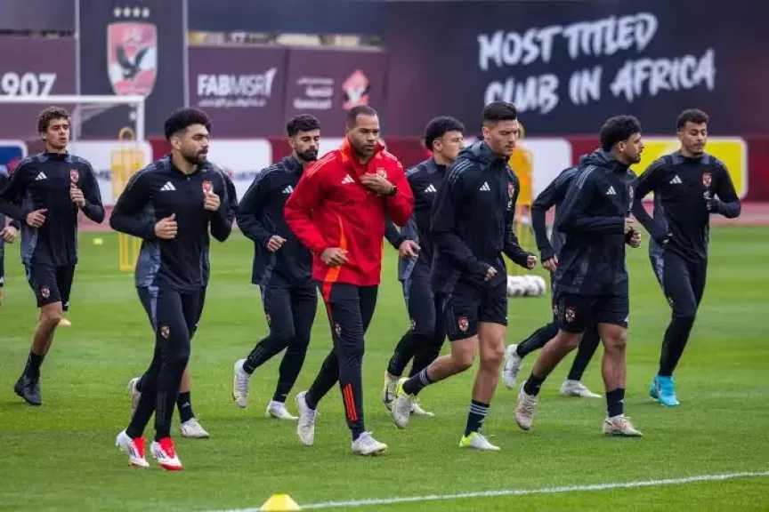 غياب 8 نجوم.. الأهلي يبدأ تدريباته استعداداً لإنبي بدون نجومه