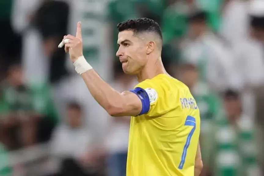 شاهد.. رونالدو يوثق إنجازه مع النصر في متحفه بالبرتغال