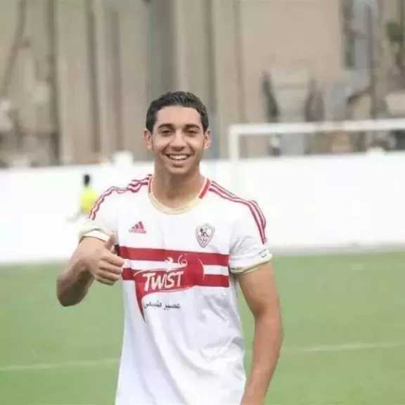 هل يكون محمد صلاح الجديد؟ الزمالك يُتيح الفرصة لنجمه محمود خالد للتدريب مع نادي إسباني