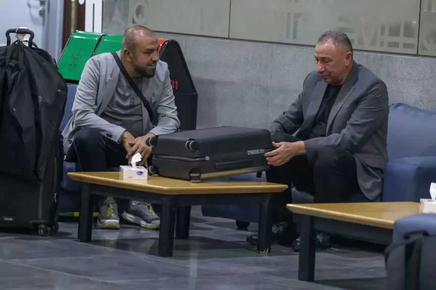 الخطيب يحاول إنقاذ موسم الأهلي بهذا القرار